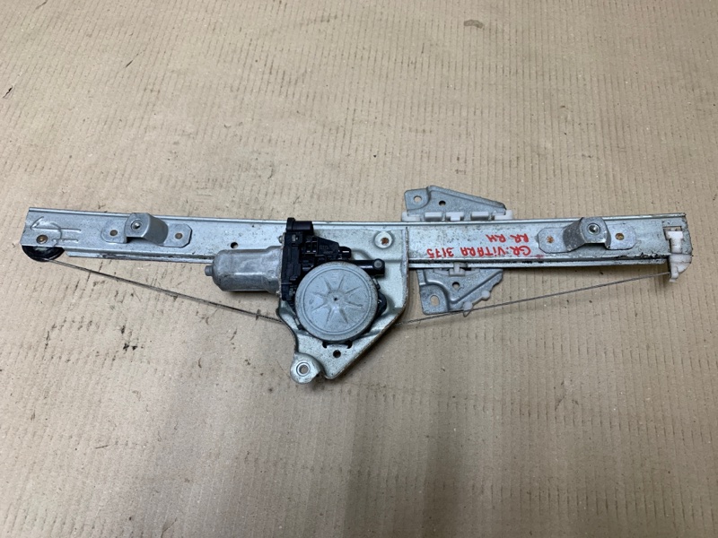 Стеклоподъемник задний правый SUZUKI GRAND VITARA 05-15 2006 Внедорожник 2.7 83501-65J00 Б/У