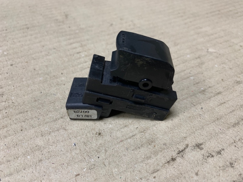 Кнопка стеклоподъемника задняя правая SUZUKI GRAND VITARA 05-15 2006 Внедорожник 2.7 37995-62J00 Б/У