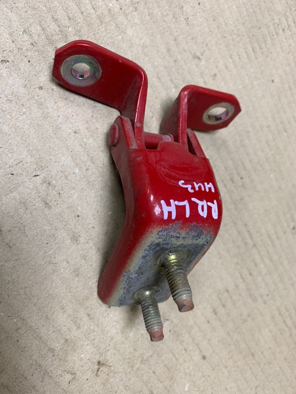 Петля двери нижняя задняя левая SUZUKI GRAND VITARA 05-15 2006 Внедорожник 2.7 69440-63J00 Б/У