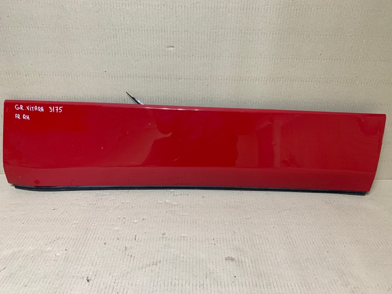 Накладка двери передняя правая SUZUKI GRAND VITARA 05-15 2006 Внедорожник 2.7 77580-65810-Z9T Б/У