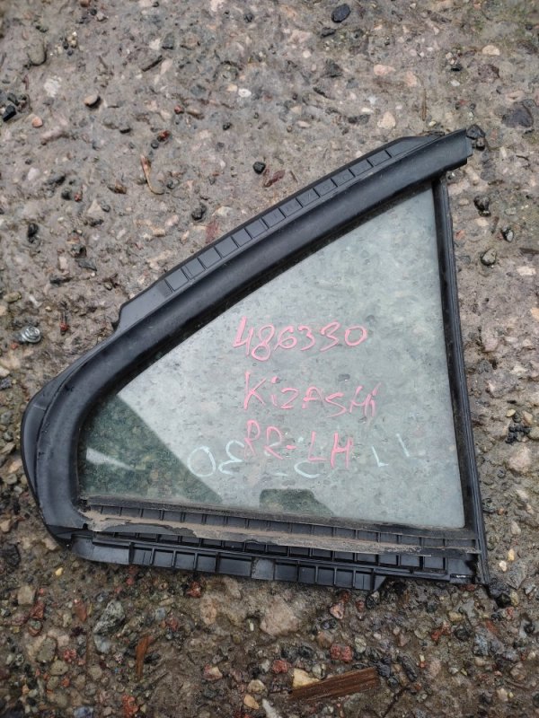 Стекло двери глухое заднее левое SUZUKI KIZASHI 09-14 84556-57L00 Б/У
