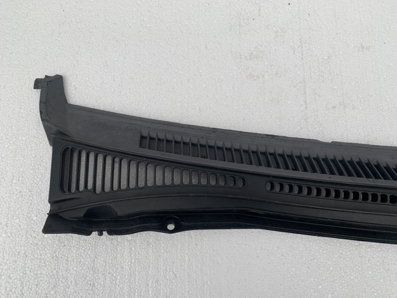 Пластик под лобовое стекло / Жабо правый SUZUKI GRAND VITARA 05-15 Внедорожник 2.7