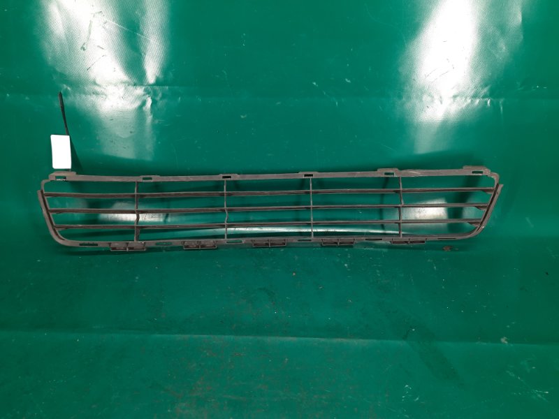 Решетка переднего бампера TOYOTA YARIS 05–11 Хэтчбек 1.5 1NZ-FE