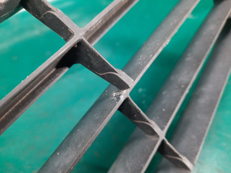 Решетка переднего бампера YARIS 05–11 2008 Хэтчбек 1.5 1NZ-FE