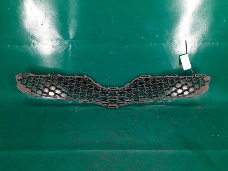 Решетка радиатора TOYOTA YARIS 05–11 Хэтчбек 1.5 1NZ-FE