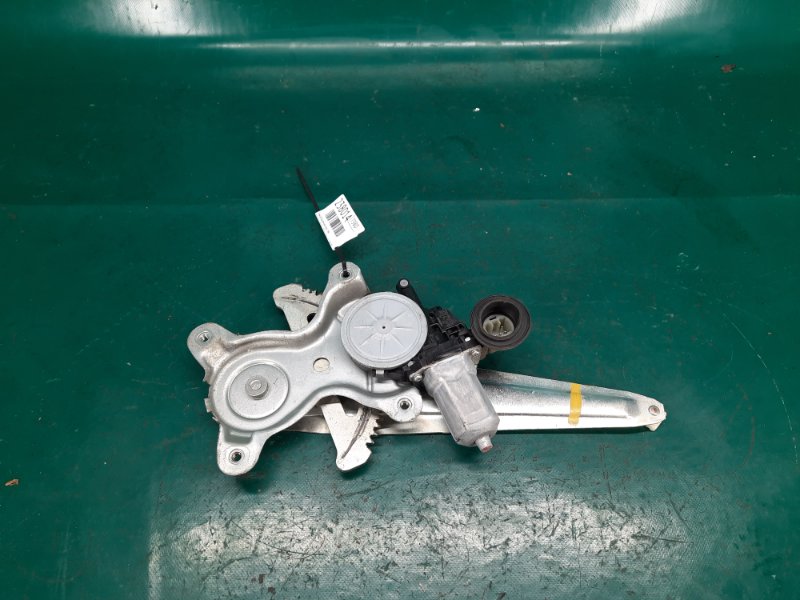 Стеклоподъемник задний левый TOYOTA YARIS 05–11 2008 Хэтчбек 1.5 1NZ-FE 69804-52090 Б/У