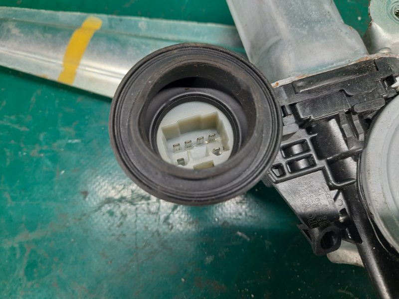 Стеклоподъемник задний левый TOYOTA YARIS 05–11 Хэтчбек 1.5 1NZ-FE