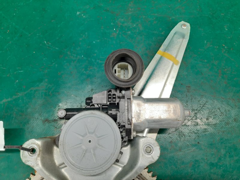 Стеклоподъемник задний левый YARIS 05–11 2008 Хэтчбек 1.5 1NZ-FE