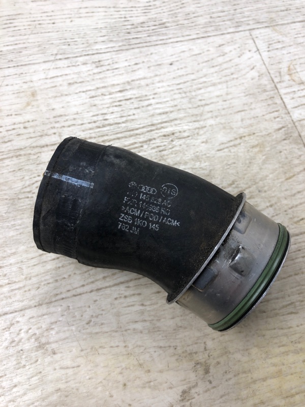 Патрубок интеркулера VOLKSWAGEN PASSAT B7 11-15 A32 1.8 CPRA