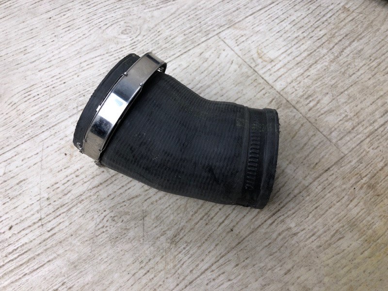 Патрубок интеркулера VOLKSWAGEN PASSAT B7 11-15 2014 A32 1.8 CPRA 5C0 145 838 Б/У