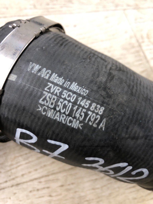 Патрубок интеркулера VOLKSWAGEN PASSAT B7 11-15 A32 1.8 CPRA