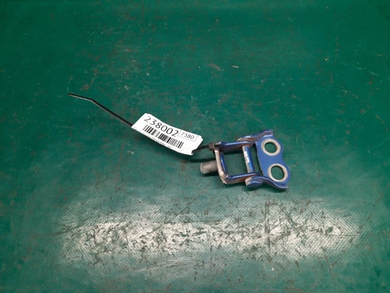 Петля крышки багажника левая TOYOTA YARIS 05–11 2008 Хэтчбек 1.5 1NZ-FE 68801-52010 Б/У