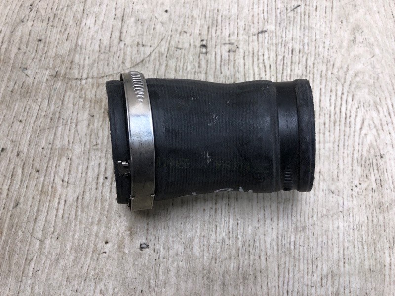 Патрубок интеркулера VOLKSWAGEN PASSAT B7 11-15 2014 A32 1.8 CPRA 5C0 145 838 Б/У