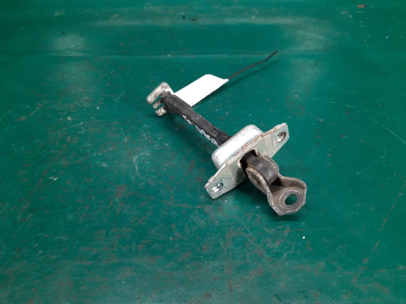 Ограничитель двери задний правый TOYOTA YARIS 05–11 2008 Хэтчбек 1.5 1NZ-FE 68630-52061 Б/У