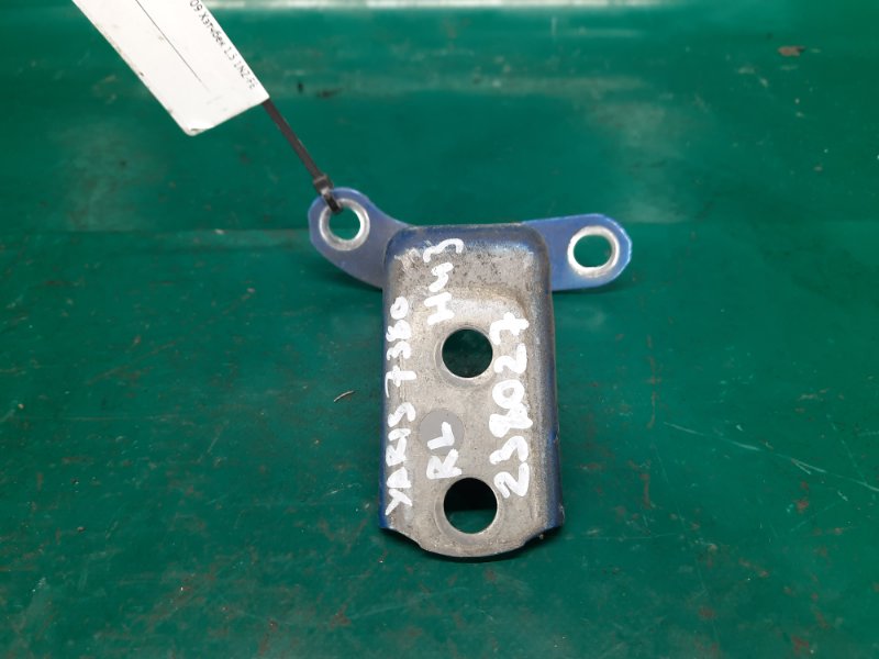 Петля двери нижняя задняя левая TOYOTA YARIS 05–11 Хэтчбек 1.5 1NZ-FE