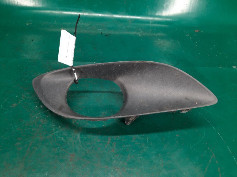 Накладка противотуманной фары правая YARIS 05–11 2008 Хэтчбек 1.5 1NZ-FE