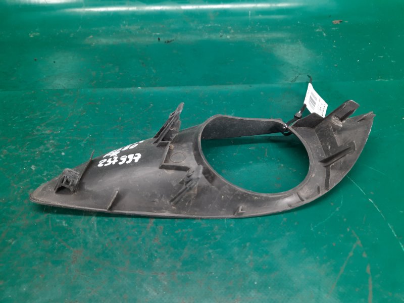 Накладка противотуманной фары правая YARIS 05–11 2008 Хэтчбек 1.5 1NZ-FE