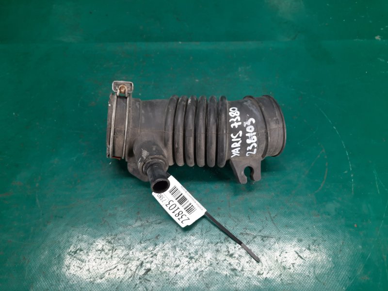 Патрубок воздушного фильтра TOYOTA YARIS 05–11 2008 Хэтчбек 1.5 1NZ-FE 17880-21091 Б/У