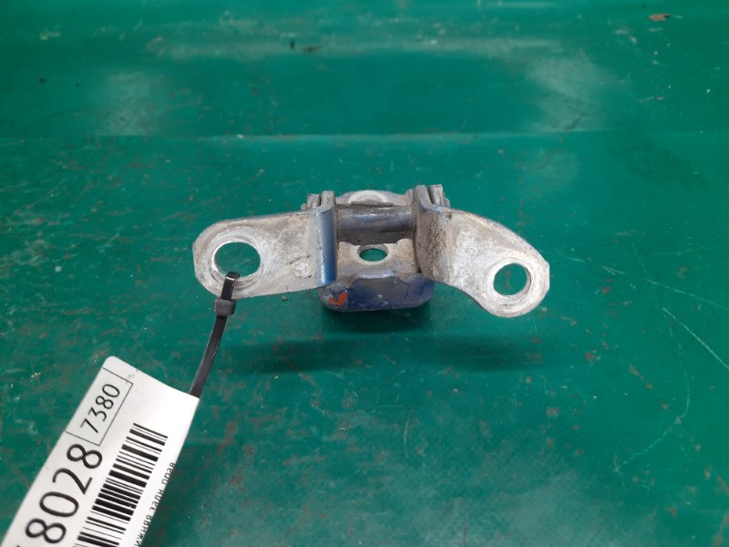 Петля двери нижняя задняя правая YARIS 05–11 2008 Хэтчбек 1.5 1NZ-FE Петля двери нижняя задняя правая YARIS 05–11 2008 Хэтчбек 1.5 1NZ-FE
