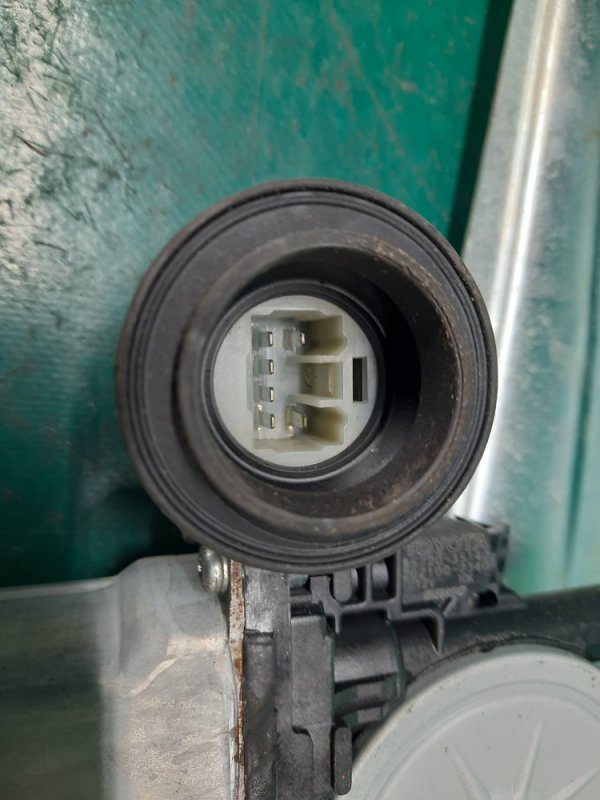 Стеклоподъемник задний правый TOYOTA YARIS 05–11 Хэтчбек 1.5 1NZ-FE