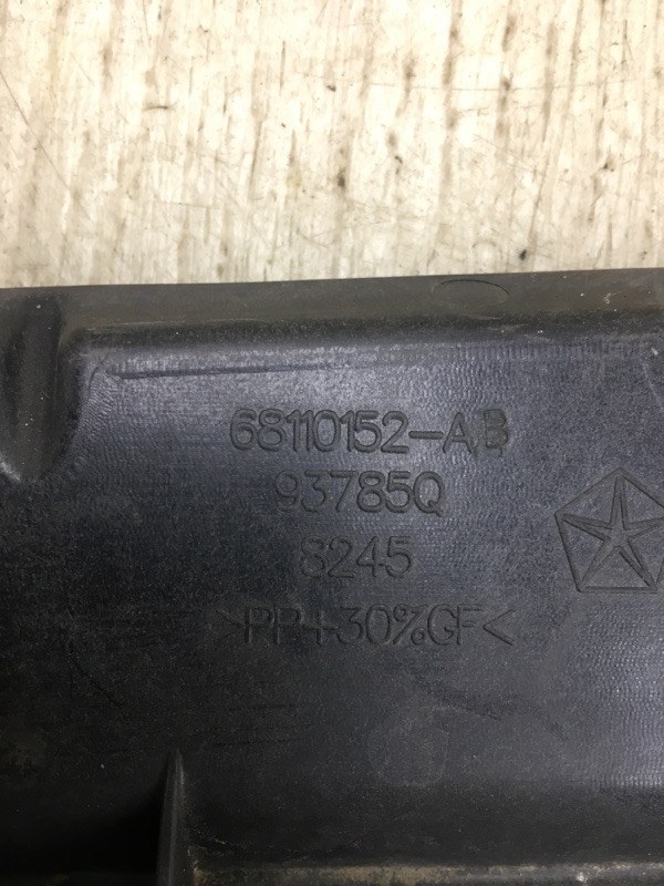 Пластик под лобовое стекло / Жабо 200 14-16 2016 UF 2.4 ED6