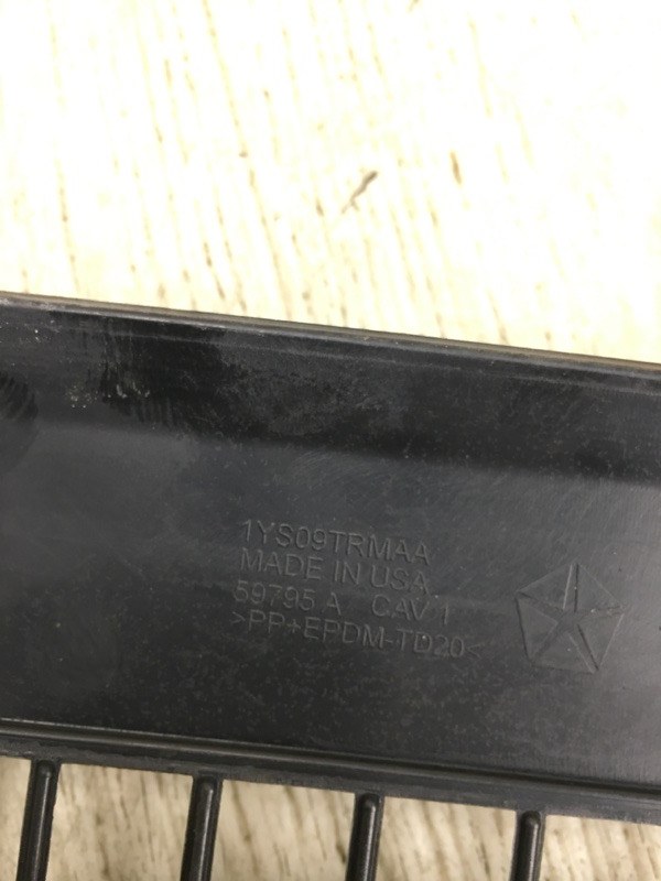 Накладка торпедо 200 14-16 2016 UF 2.4 ED6