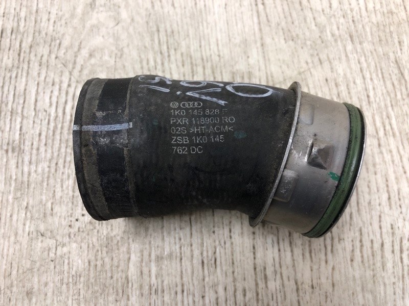 Патрубок интеркулера VOLKSWAGEN JETTA USA 10-17 162 2.0 CPLA Патрубок интеркулера VOLKSWAGEN JETTA USA 10-17 162 2.0 CPLA