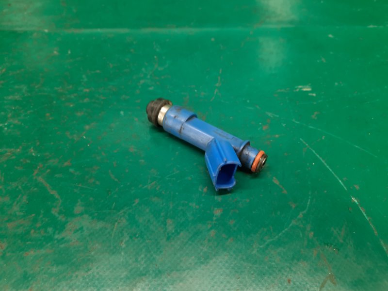 Форсунка топливная TOYOTA YARIS 05–11 Хэтчбек 1.5 1NZ-FE Форсунка топливная TOYOTA YARIS 05–11 Хэтчбек 1.5 1NZ-FE