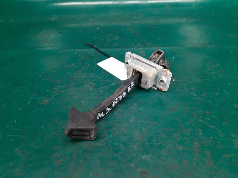 Ограничитель двери передний правый MAZDA 3 BK 03-08 2008 Хэтчбек 2.3 L3 BP4K-58-270F Б/У