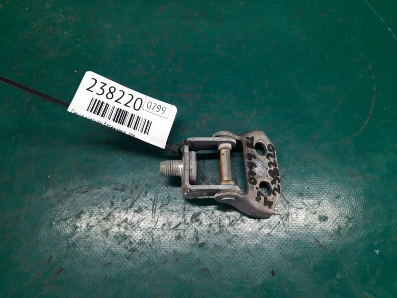 Петля крышки багажника левая MAZDA 3 BK 03-08 2008 Хэтчбек 2.3 L3 D350-62-210A Б/У