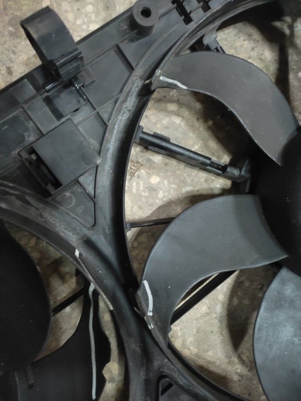 Диффузор вентилятора основного радиатора JETTA USA 10-17