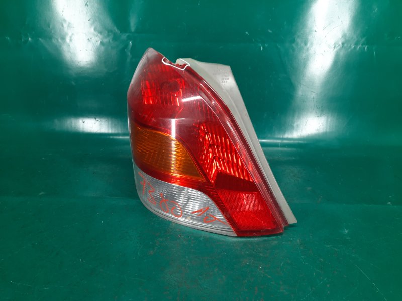 Фонарь наружный левый TOYOTA YARIS 05–11 Хэтчбек 1.5 1NZ-FE