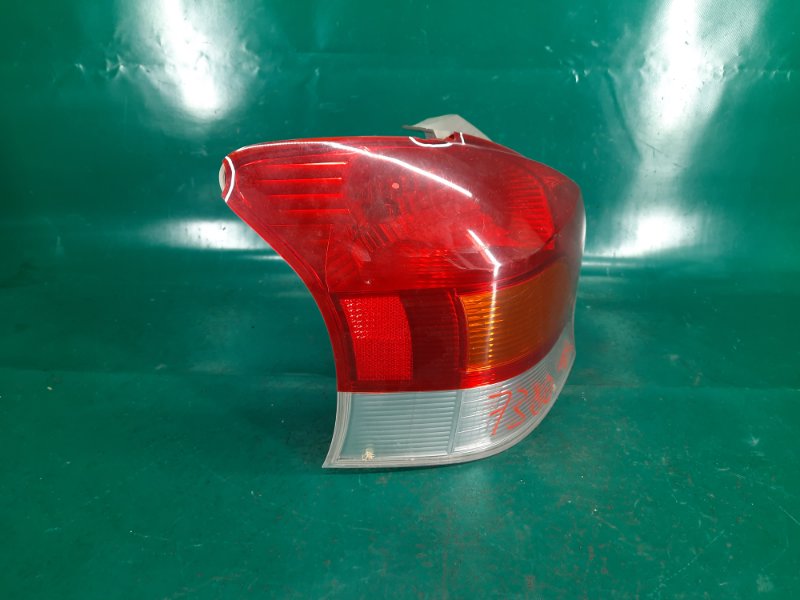 Фонарь наружный левый YARIS 05–11 2008 Хэтчбек 1.5 1NZ-FE