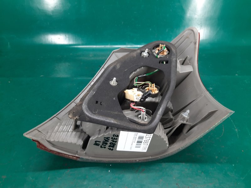 Фонарь наружный левый YARIS 05–11 2008 Хэтчбек 1.5 1NZ-FE