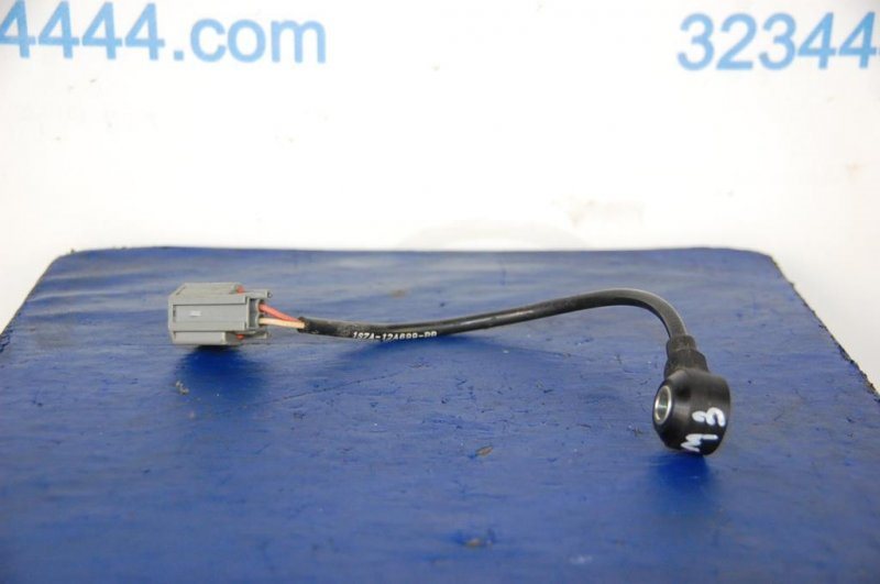 Запчасть датчик детонации MAZDA 3 BK 03-08 LF01-18-921 Б/У Датчик детонации MAZDA 3 BK 03-08 LF01-18-921 Б/У