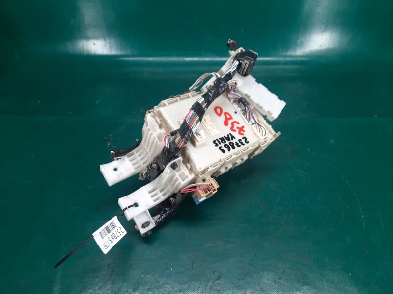 Блок предохранителей салон YARIS 05–11 2008 Хэтчбек 1.5 1NZ-FE