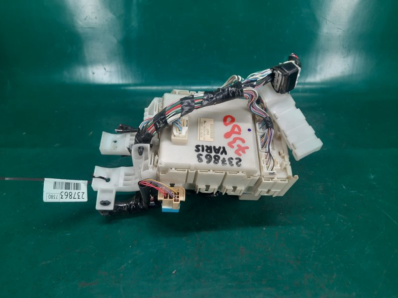 Блок предохранителей салон YARIS 05–11 2008 Хэтчбек 1.5 1NZ-FE