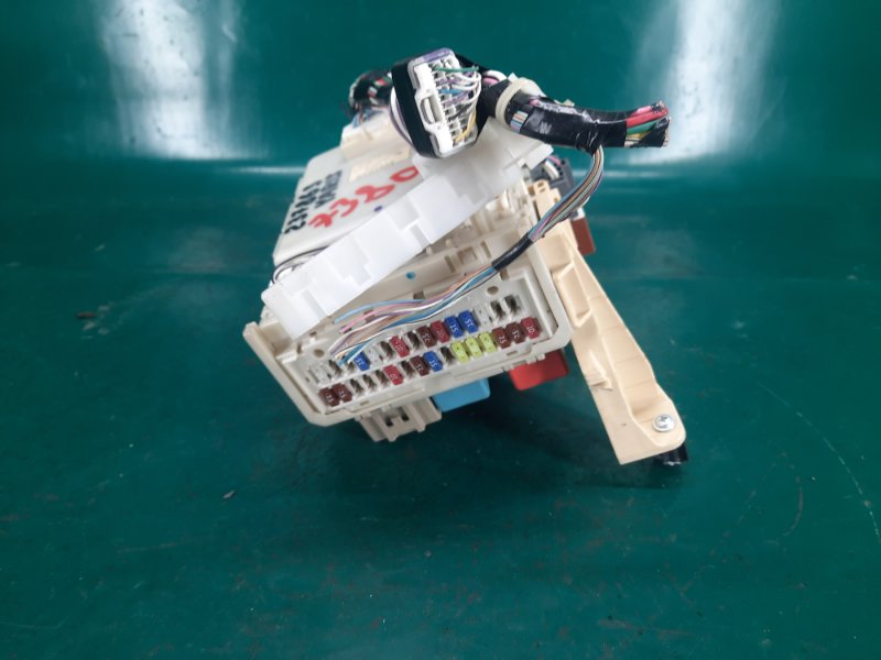 Блок предохранителей салон TOYOTA YARIS 05–11 2008 Хэтчбек 1.5 1NZ-FE 82730-52D40 Б/У