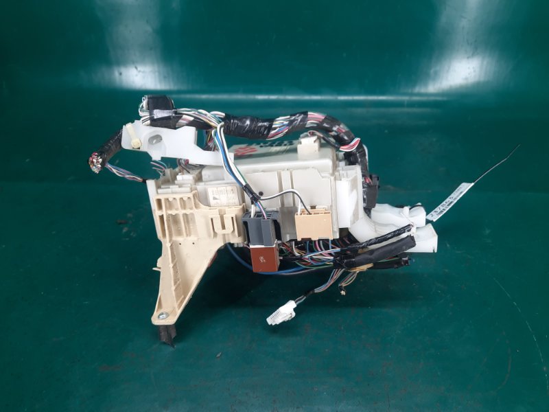 Блок предохранителей салон YARIS 05–11 2008 Хэтчбек 1.5 1NZ-FE