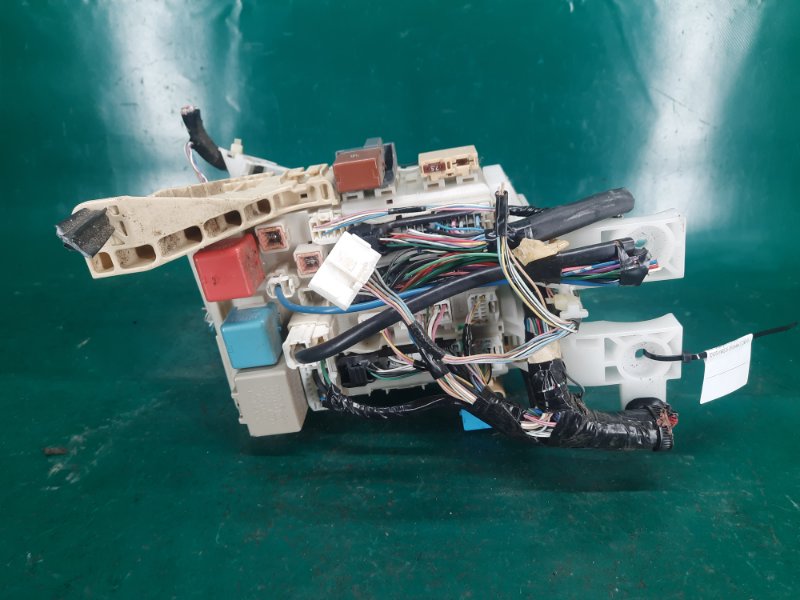 Блок предохранителей салон YARIS 05–11 2008 Хэтчбек 1.5 1NZ-FE