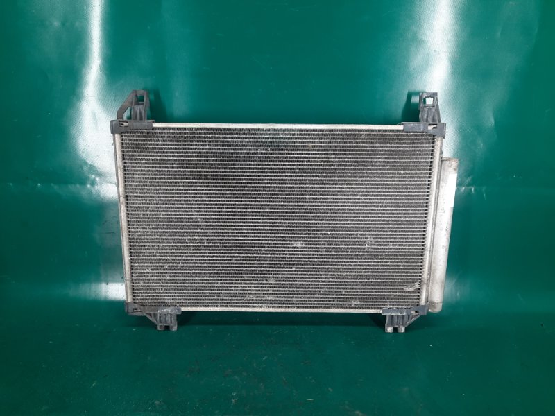 Запчасть радиатор кондиционера TOYOTA YARIS 05–11 2008 Хэтчбек 1.5 1NZ-FE 88460-52130 Б/У Радиатор кондиционера TOYOTA YARIS 05–11 2008 Хэтчбек 1.5 1NZ-FE 88460-52130 Б/У