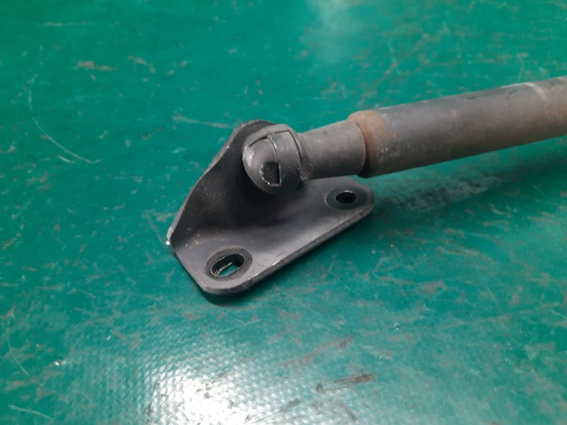 Амортизатор крышки багажника левый YARIS 05–11 2008 Хэтчбек 1.5 1NZ-FE