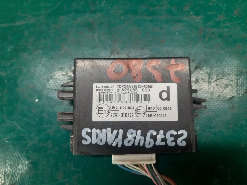 Запчасть блок иммобилайзера TOYOTA YARIS 05–11 2008 Хэтчбек 1.5 1NZ-FE 89780-52061 Б/У Блок иммобилайзера TOYOTA YARIS 05–11 2008 Хэтчбек 1.5 1NZ-FE 89780-52061 Б/У