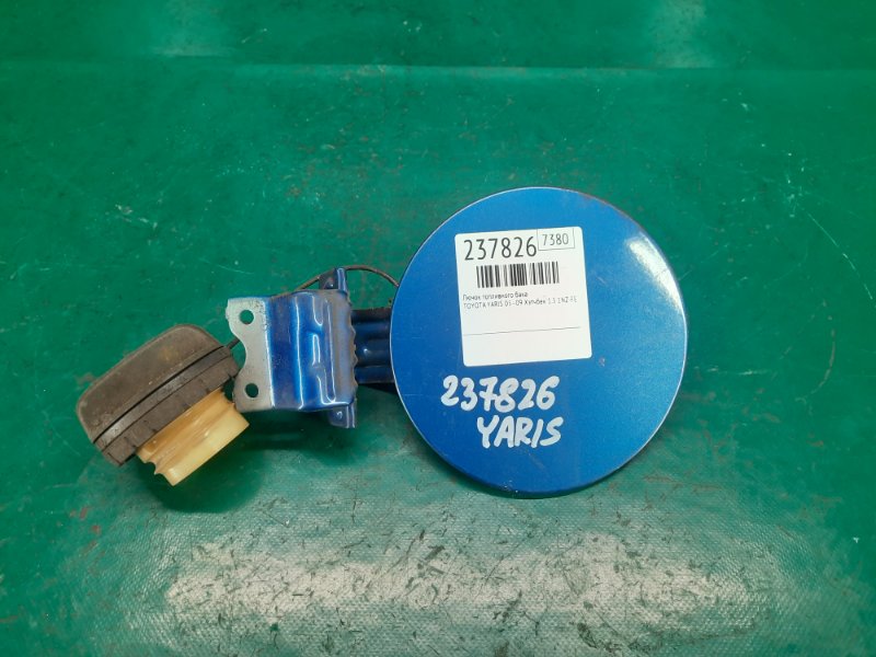 Лючок топливного бака TOYOTA YARIS 05–11 2008 Хэтчбек 1.5 1NZ-FE 77350-52130 Б/У