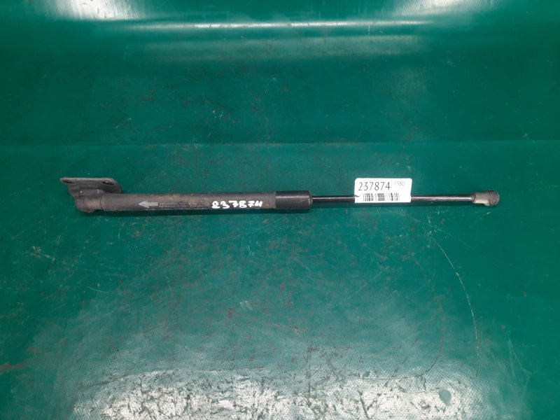 Амортизатор крышки багажника правый TOYOTA YARIS 05–11 2008 Хэтчбек 1.5 1NZ-FE 68950-0D022 Б/У