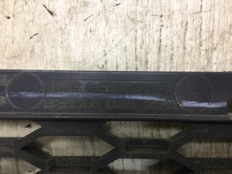 Решетка переднего бампера DODGE JOURNEY 08-20 JC 3.6 ERB