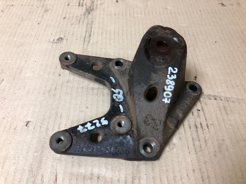 Кронштейн двигателя передний TOYOTA CAMRY 50 12-15 2012 Седан 2.5 12311-36030 Б/У