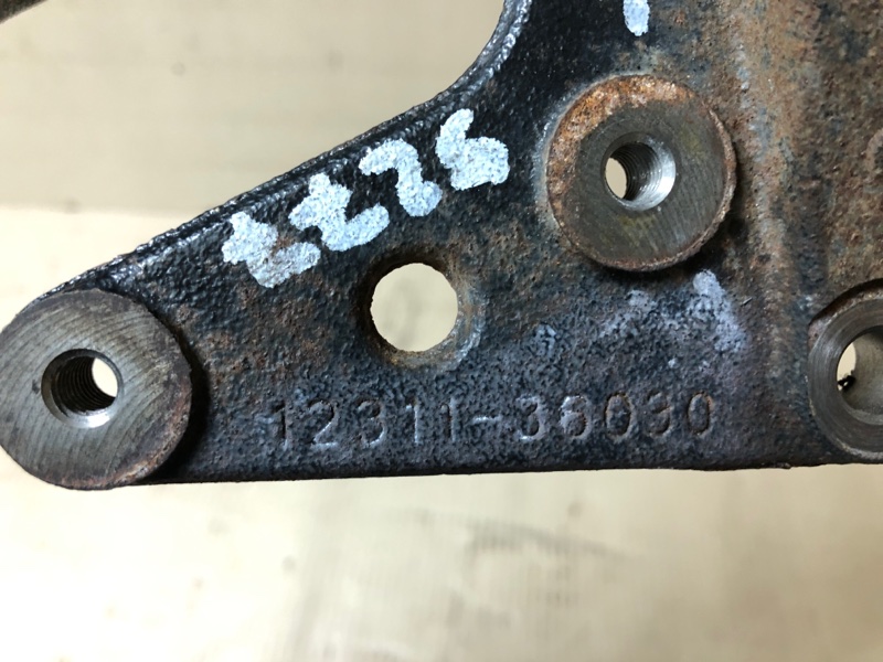 Кронштейн двигателя передний CAMRY 50 12-15 2012 Седан 2.5