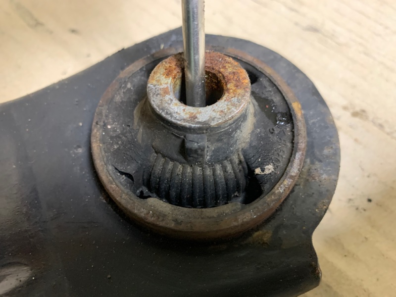 Рычаг передней подвески нижний левый ROGUE 08-15 2009 Внедорожник 2.5 QR25DE