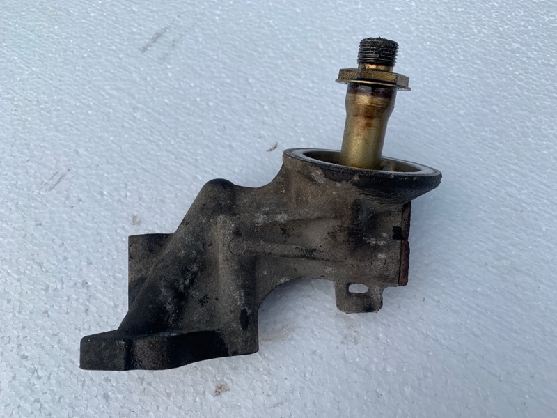 Запчасть кронштейн масляного фильтра LEXUS GX470 02-09 Внедорожник 2UZFE 15609-50130 Б/У Кронштейн масляного фильтра LEXUS GX470 02-09 Внедорожник 2UZFE 15609-50130 Б/У